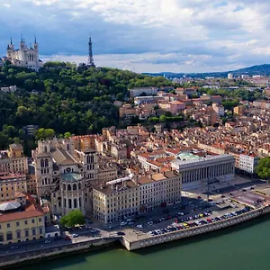 https://bb-jirais-dormir-a-lyon.hotels-rhonealpes.com