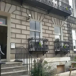 Adelphi 2*, Edimburgo Regno Unito